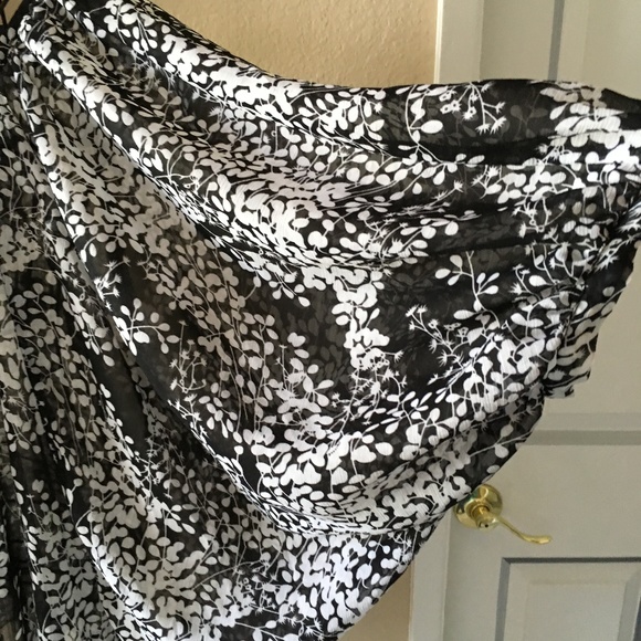 Summer Black Floral Billowy Top Medium Large - Picture 3 of 5